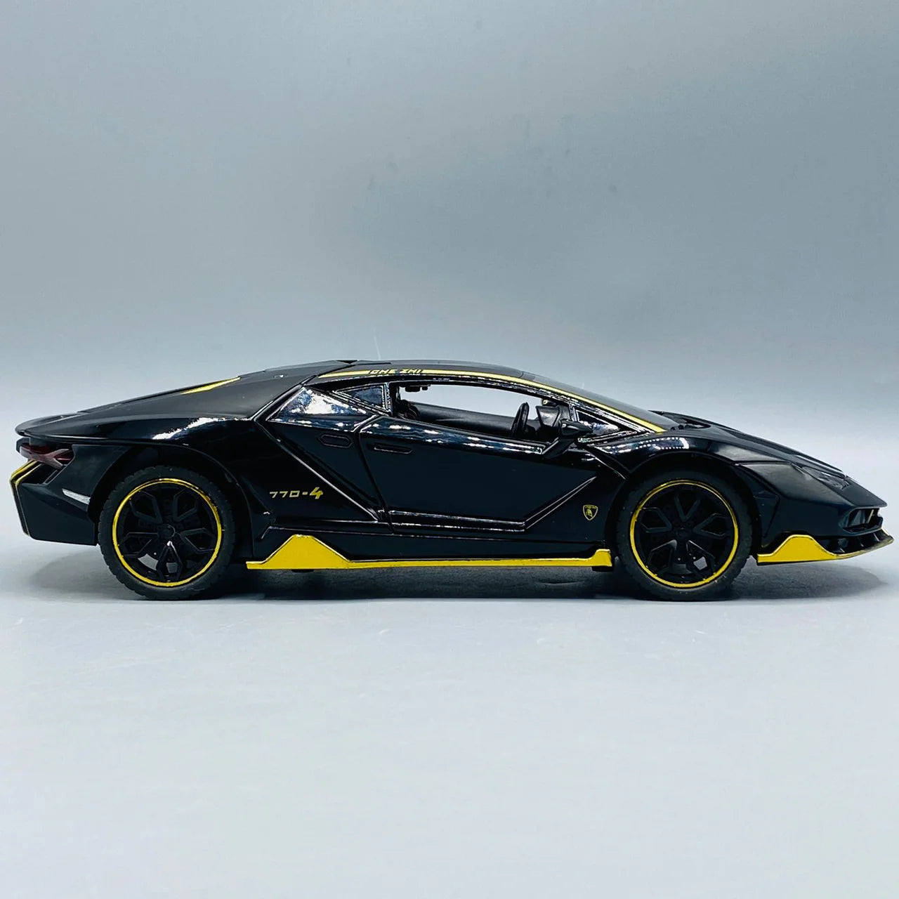 Metal Body Lamborghini Centenario with Light & Sound 1:24 Scale